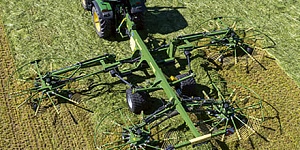 Krone разработала новую версию 4-роторных граблей Swadro TC 1250 Pro